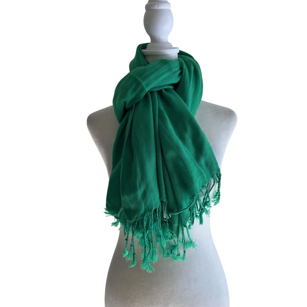 Pashmina Scarf Shawl Silk Blend Green Tassel Hem Soft-Touch Quiet Luxury Comfy
